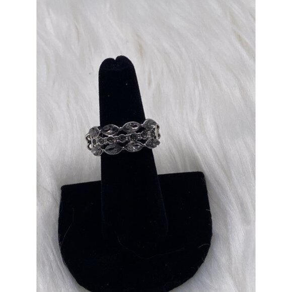 Paparazzi Jewerly- Distractingly Demure Sliver Ring-Item 56 - Picture 1 of 7